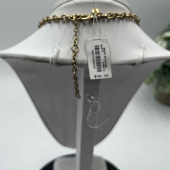 J. CREW Signed Crystal Rhinestone Gold Brass Tone Cluster Statement
Necklace New - Picture 8 of 12